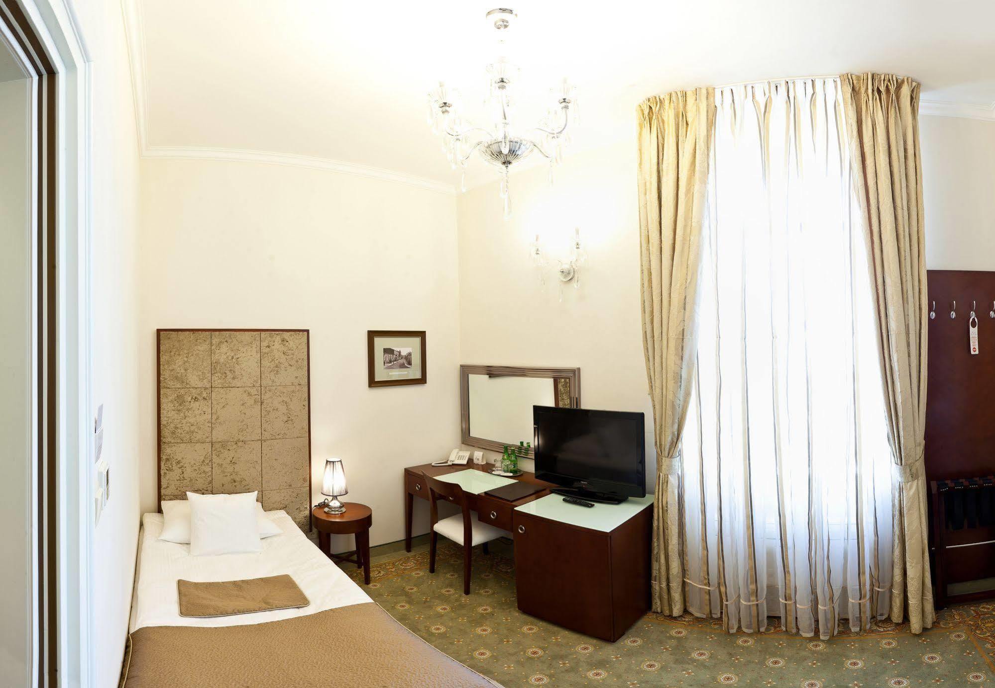 Hotel Willa Hueta Kielce Luaran gambar